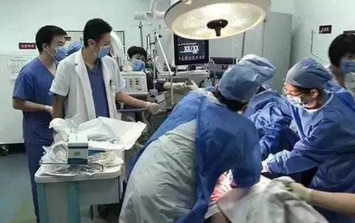 产妇|18分钟完成生娃，宝妈炫耀自己体质好，医生泼冷水：想来很后怕