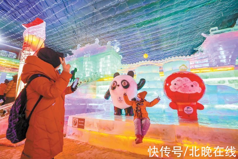 展区|“冰墩墩”“雪容融”“搬”到游客身边 龙庆峡冰灯展冬奥元素“亮”了