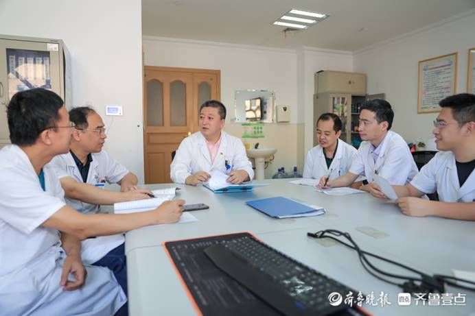 主心骨|烟台毓璜顶医院胸外科彭笑怒：带领团队做好患者的“主心骨”