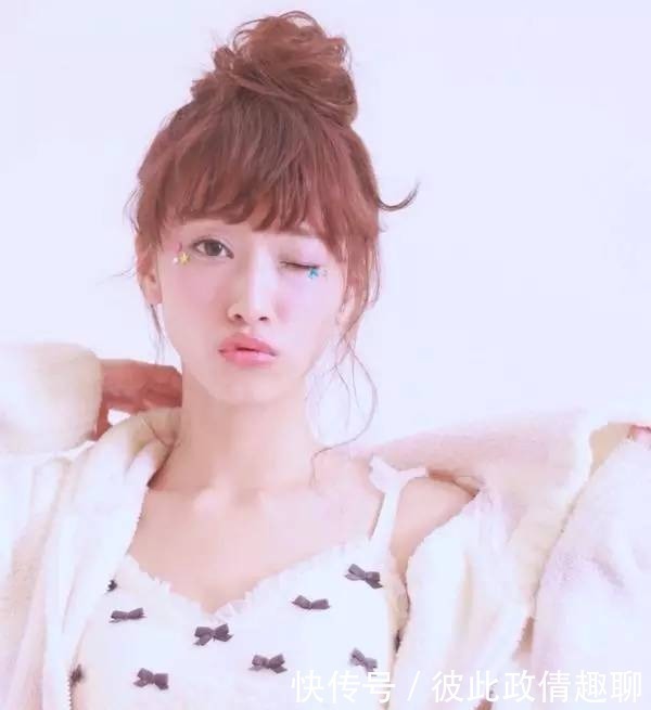 绑头发不能太死板，现在流行的“空气坠”扎发！