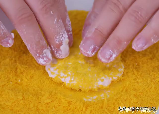 用2个苹果做一款早餐糯米饼,香甜营养,美味好吃,孩子特喜欢