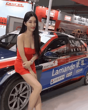 |搞笑GIF:现在都这么敬业的么?吃饭都得跳?