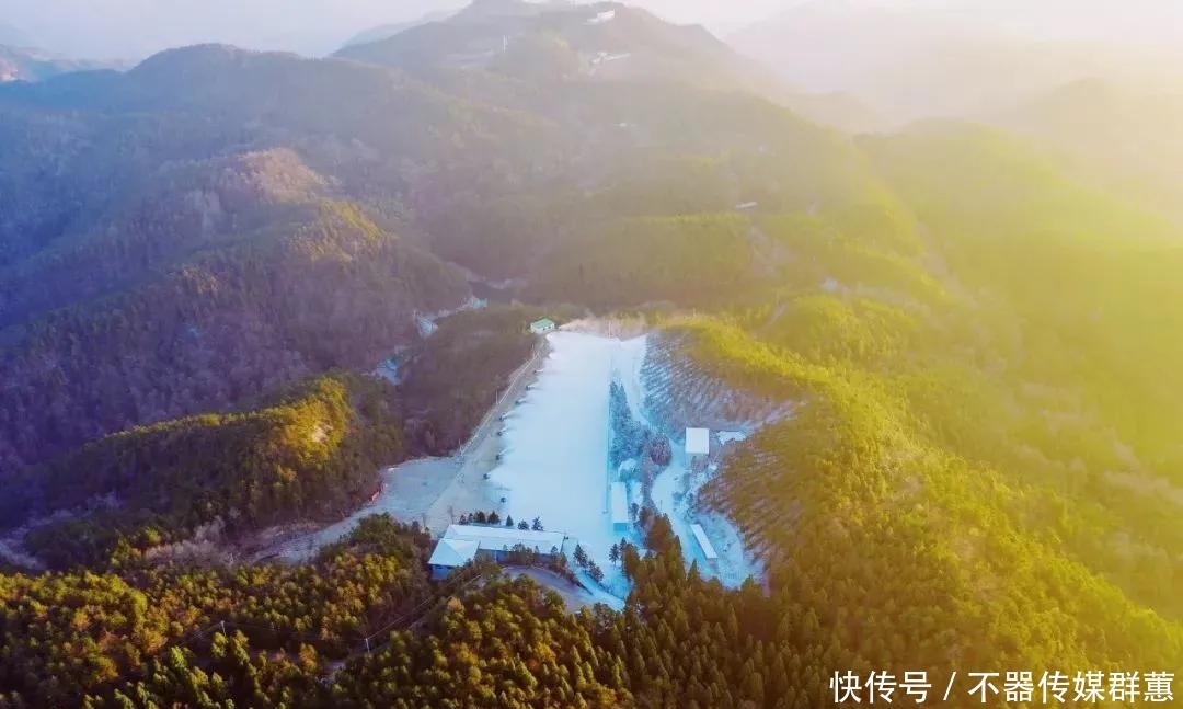 老年|徐凫岩步云谷，这个悬崖边上的房车营地，只需要自驾1小时