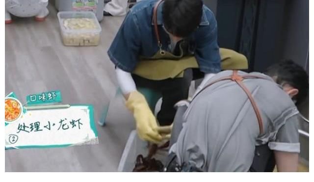 姚安娜|龚俊被小龙虾扎伤手,疼到脖子青筋凸起,眼眶泪水一直在打转