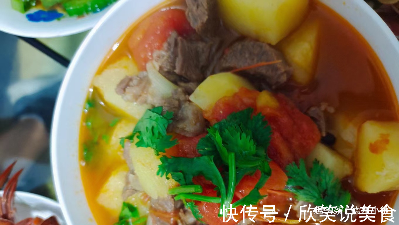 未来儿媳来了，婆婆准备一桌子菜，在朋友圈火了，网友真抠门