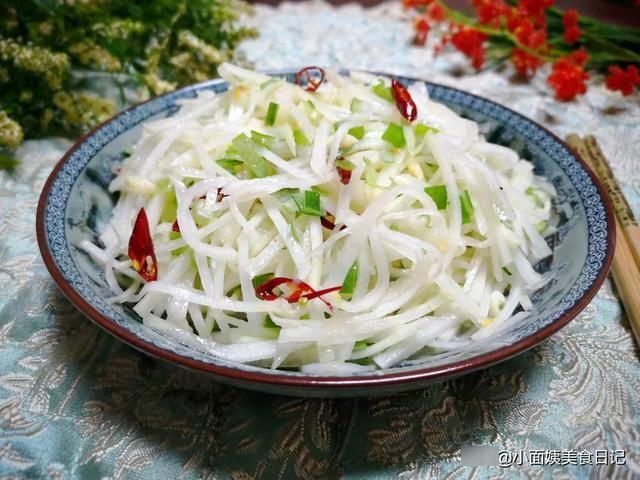 元旦菜单：4凉、6热、1汤、1甜点、2主食，早准备待客不发愁