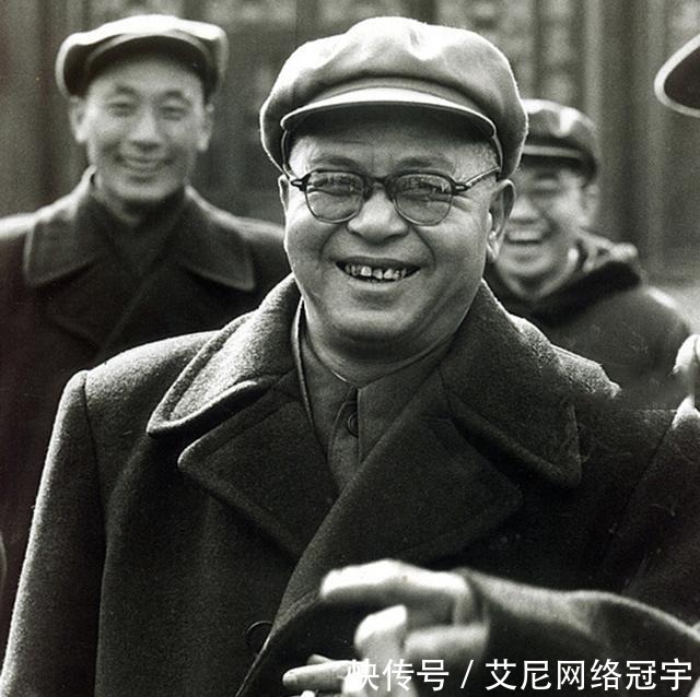 此人数学考了0分,其他都是满分,北大坚决不收,清华说:我要