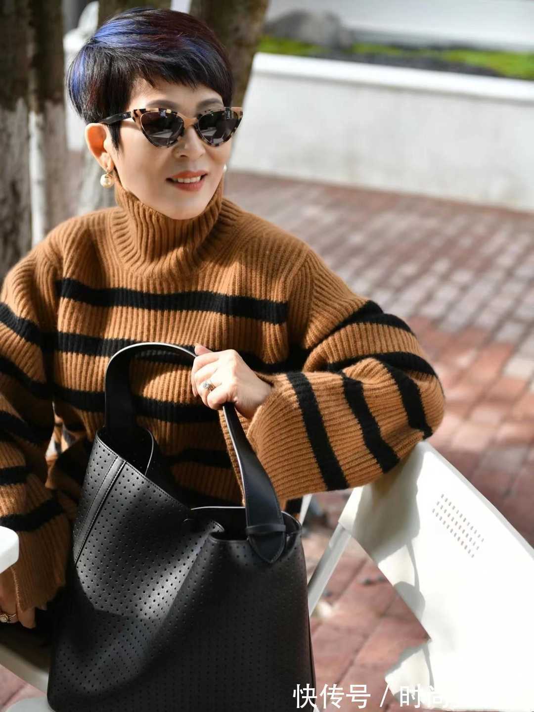 女性们 毛衣如何穿更“显贵”?看这位60岁奶奶的日常穿搭,高级又减龄