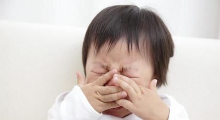 小动作|宝宝睡觉出现这些小动作,宝妈千万别大意