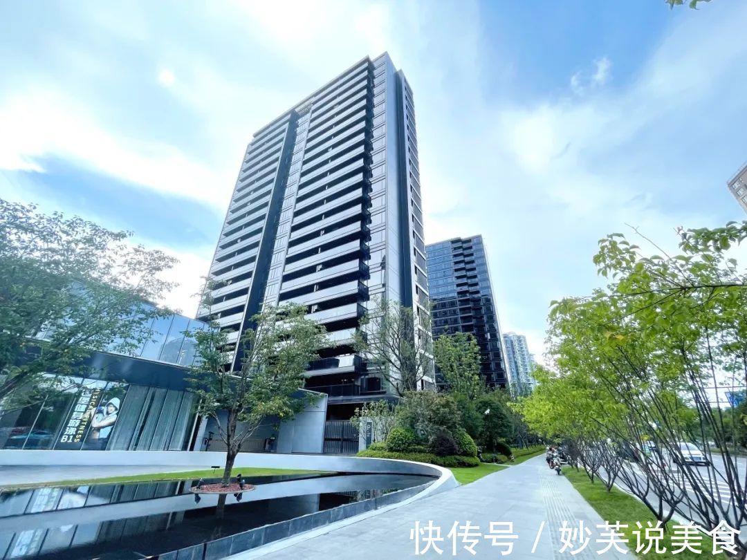 新房|一小区交付三个月,一套二手房都没卖掉!中介:挂牌价吓跑客户