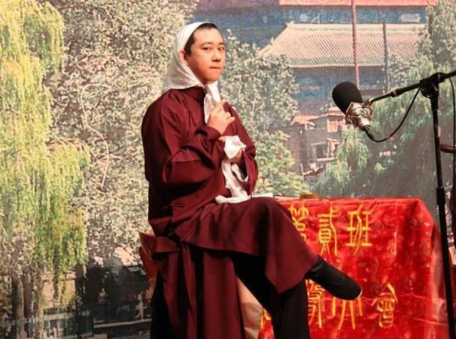 今晚80后脫口秀|他曾被曝遭前妻扇了500個耳光,8次被打到住院,患重度抑郁,好慘