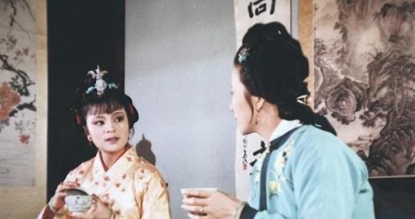 老梅&红楼梦中最精明的女子,王熙凤远不如她,贾府败落时成了诰命夫人