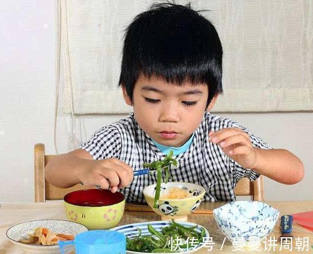佩佩|中国式“糊弄”早餐在盛行,很多孩子每天都在吃,家长却毫无察觉