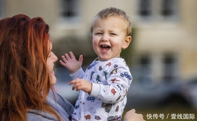 马桶|英姑娘蹲马桶感觉排便费劲,一使劲竟生出宝宝!三天前才知已怀孕