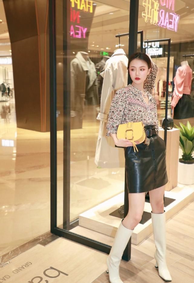 浪漫的碎花元素从不过时,想要穿得清新减龄,这些搭配思路要掌握