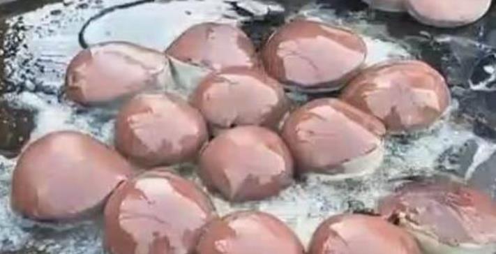 口福|农村大妈在街上卖的这种小吃,我看着不敢吃,只能怪我没口福
