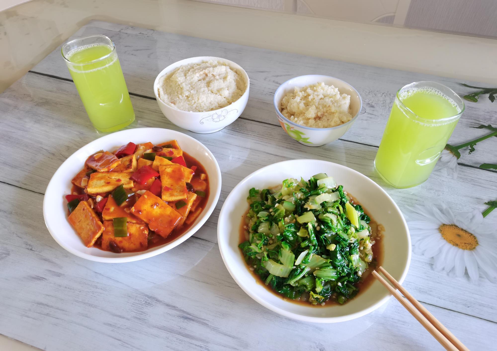 小时候|两人的晚餐很简单，却吃着很香，真的是物以稀为贵