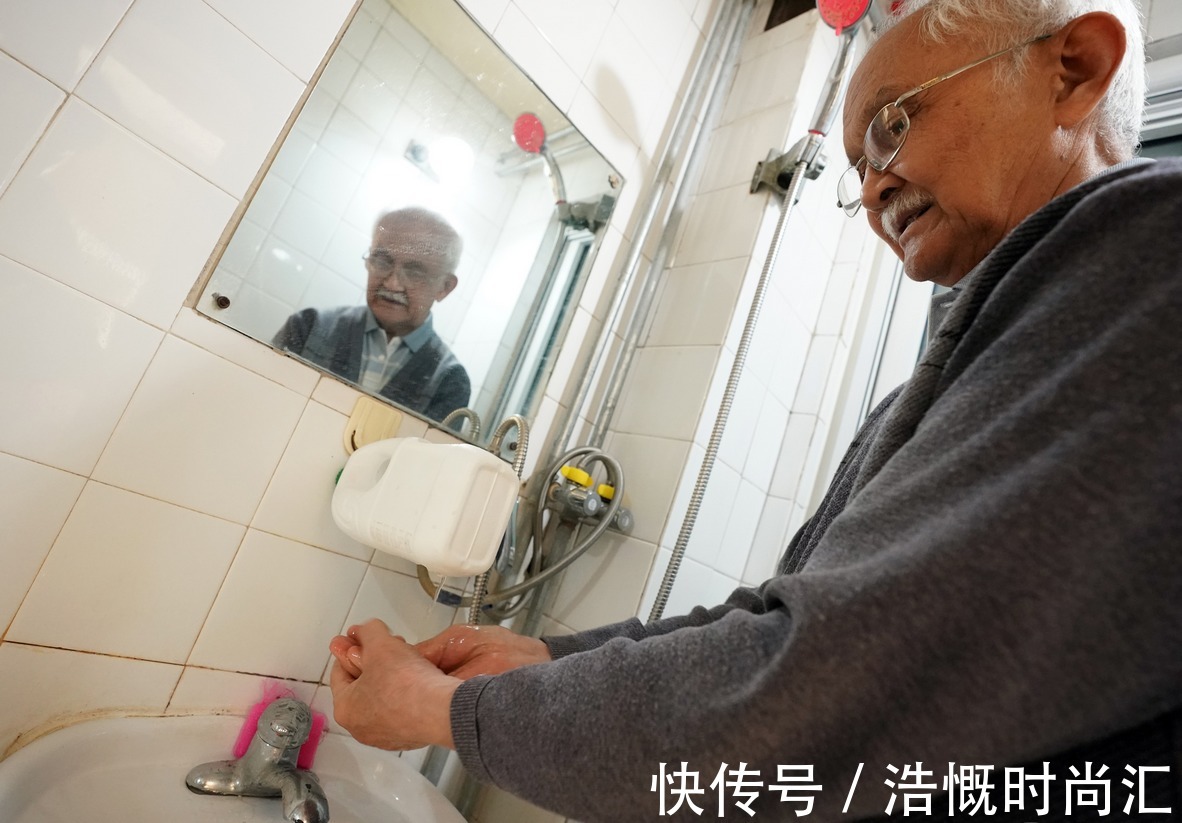 塑料瓶|家里用水一下省2/3!84岁节水达人这些招,你家也能用