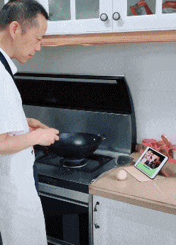 |搞笑GIF:虽然知道笑别人不好 但我实在是没忍住