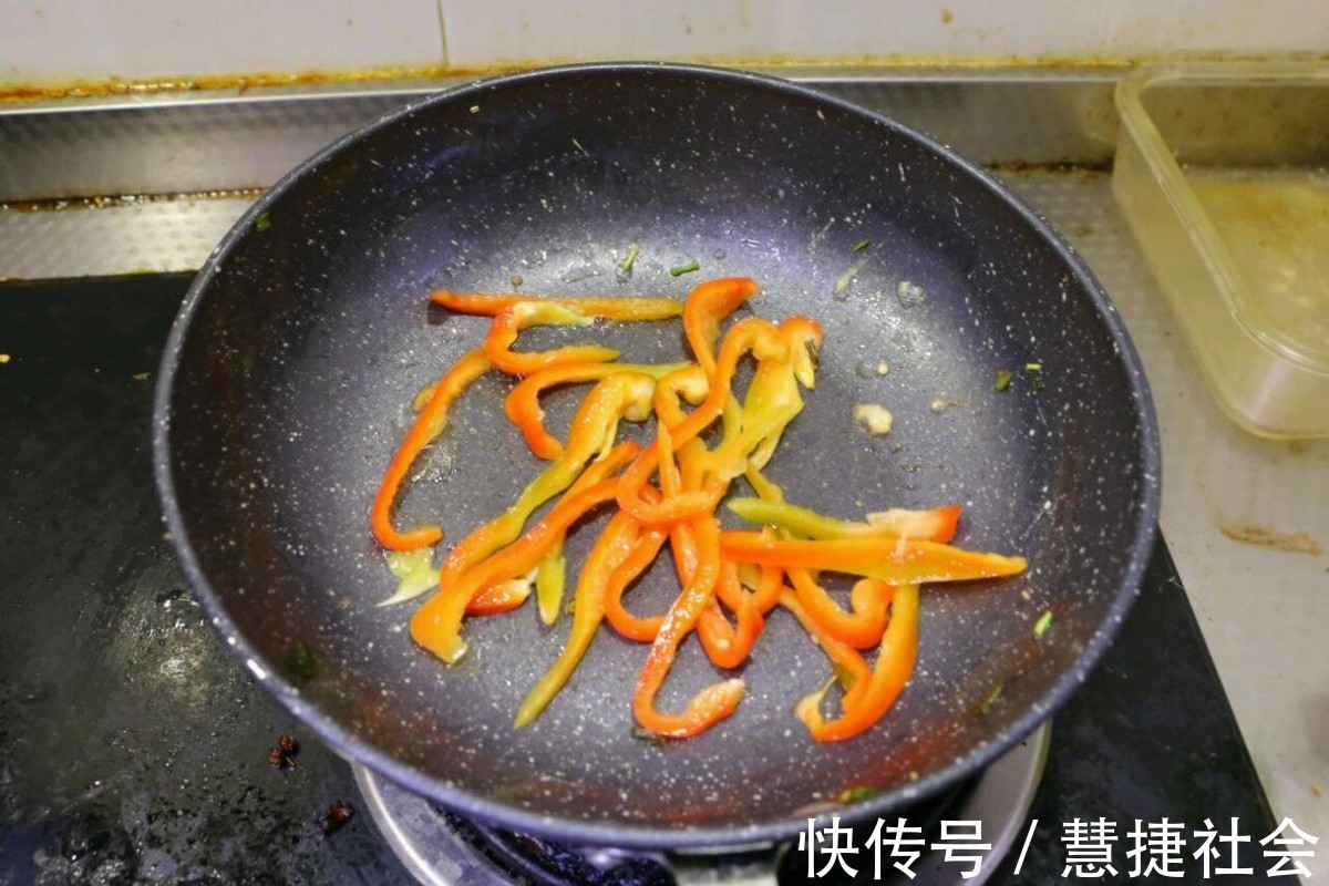 君子菜|苦瓜和鸡蛋红椒一起炒,处理好一点也不苦,小孩也爱吃
