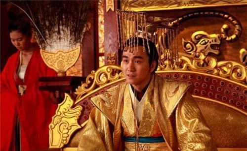 除掉|皇帝欲除掉大将军,问丞相有何计策?丞相:您赏赐他一匹良马即可