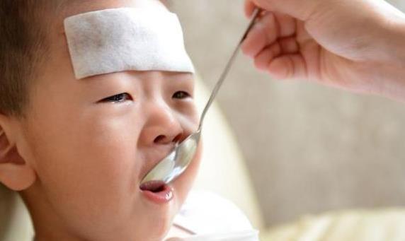 医院|8岁儿子在公交车上放屁,乘客让宝妈抓紧去医院,医生多亏来了