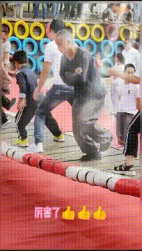 |搞笑GIF:那天送孩子去上学,提前了一个小时,还是迟到了