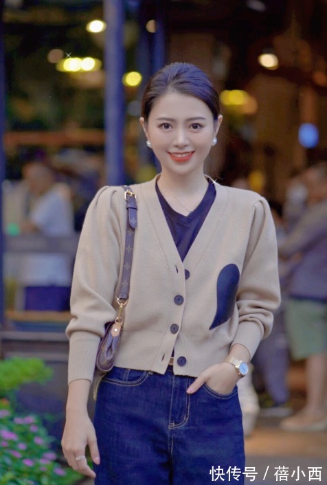 针织衫 秋冬建议多穿“针织衫”,搭配半身裙大方优雅,搭配锥形裤真高级