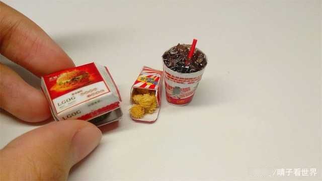 比例缩小|全球最小的肯德基,客人只能趴着取餐,生意异常火爆却吃不饱