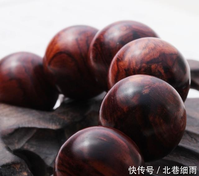 不就是个木头椅子吗 这张黄花梨的椅子凭什么能卖七千万!