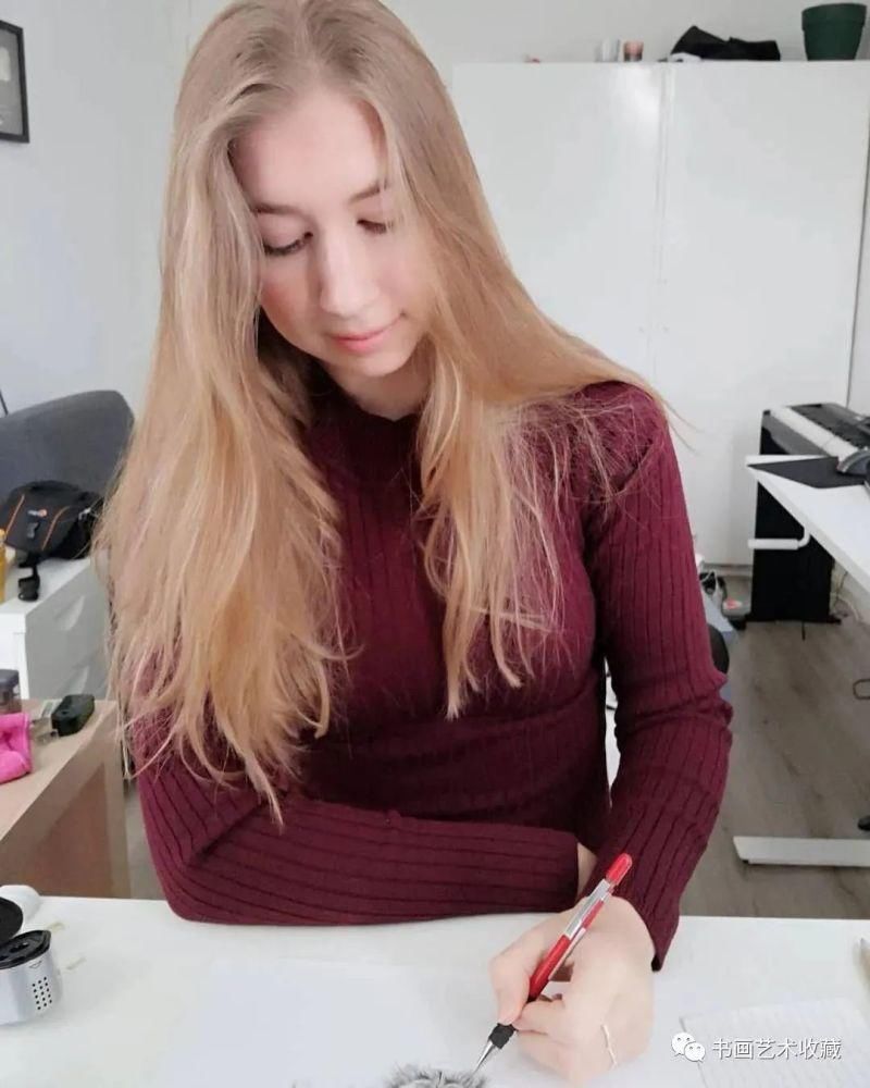  美女|一匹马画了16年！美女学渣逆袭成功，坚持下来很酷！