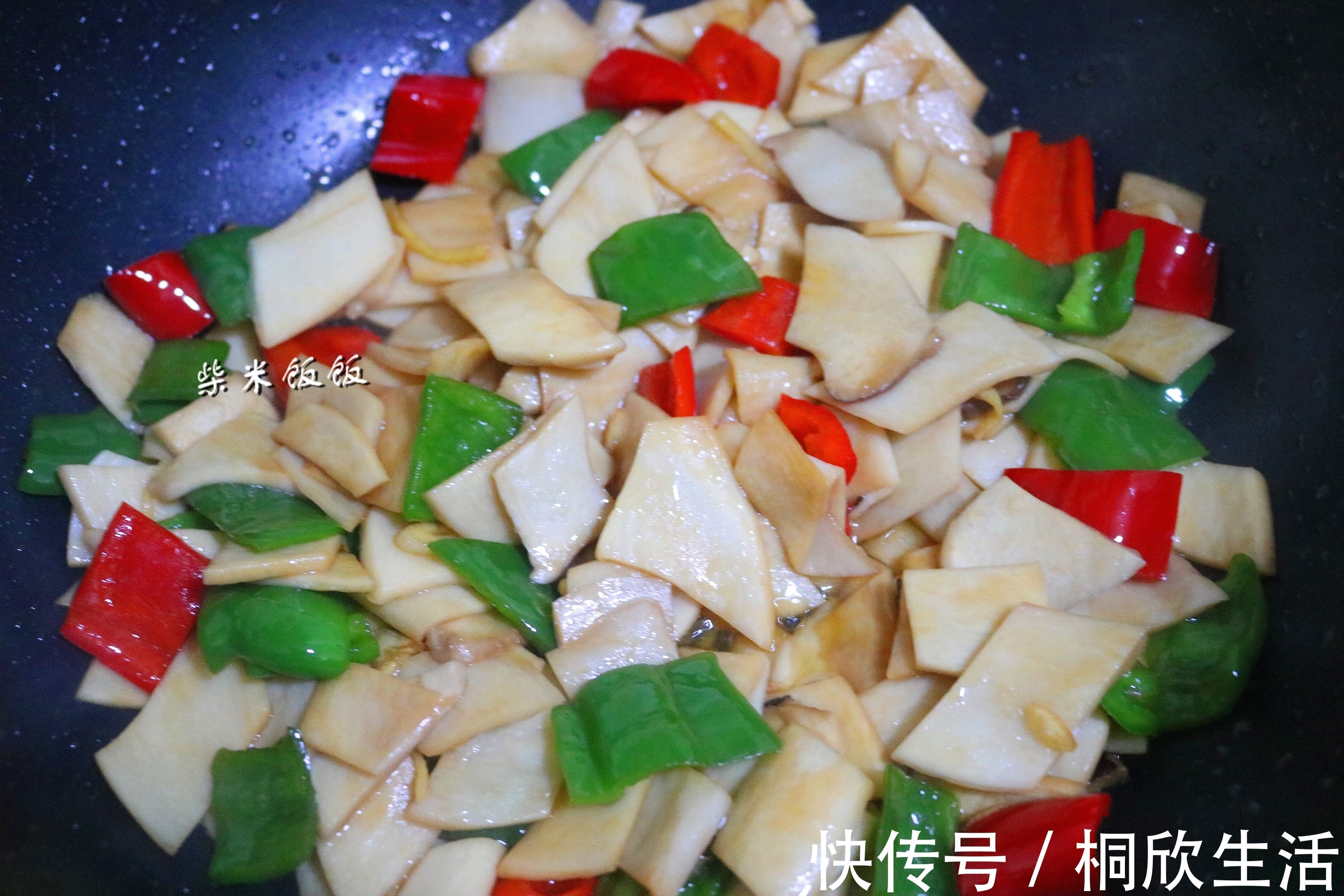 鲜香|杏鲍菇这样炒，不放肉也鲜香，我家两天炒一次，上桌就光盘