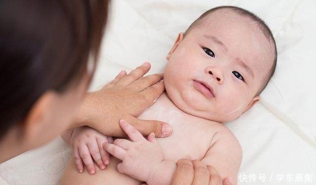 每天抚摸宝宝腹部,智商高,对于孩子的身体也好处多多!
