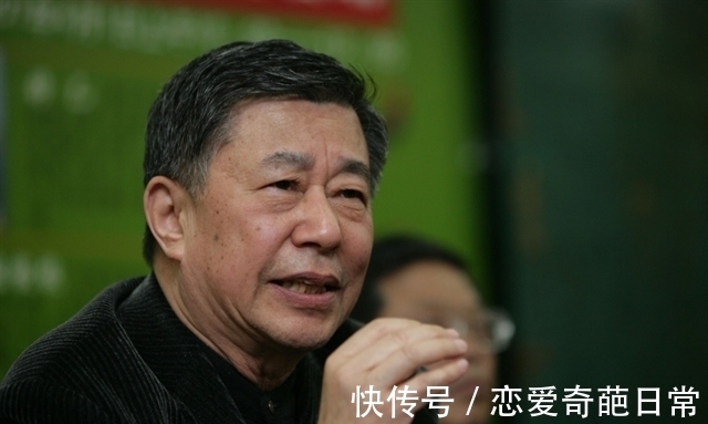 遗体$1966年老舍跳湖自尽,独子守着遗体坐了一夜,从此夹起尾巴做人