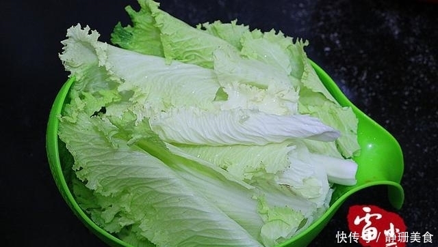 炒白菜时多加一味料,上桌都抢着吃,人间美味呀
