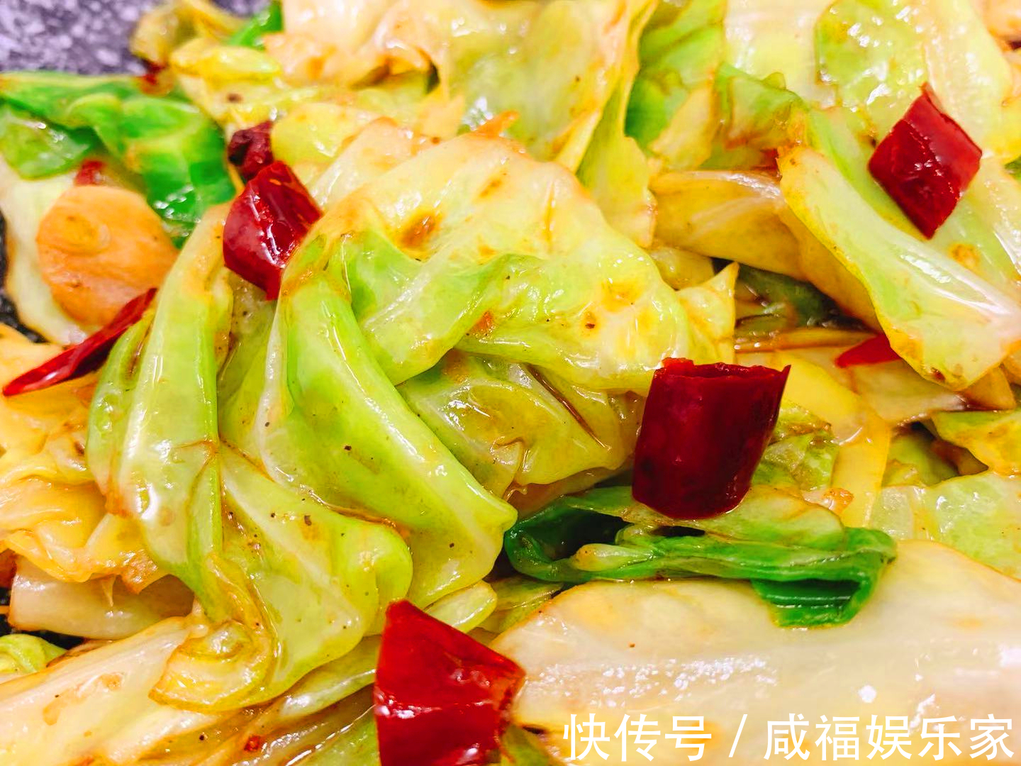 焯水|炒包菜时，有人焯水有人过油，都不对！教您最正确做法，又香又脆