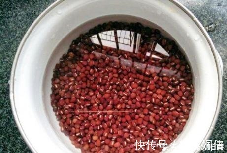 煮红豆有窍门,不加碱面也不用高压锅,15分钟红豆就能沙沙糯糯