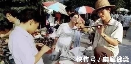 老照片#历史老照片80年代老百姓下饭馆，手纸还在论斤卖