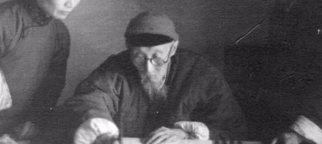 先生!此人创立复旦大学,99岁辞世,临终却说自己是狗,叫了近百年!