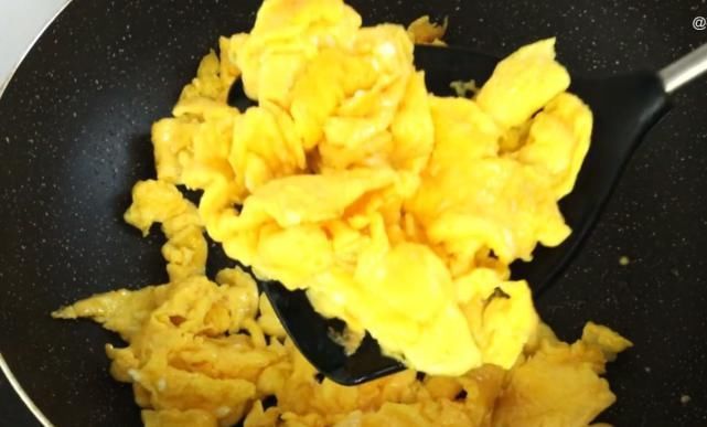 鸡蛋液|洋葱这么吃,血管不堵不得病,三高不近身,一辈子不受血栓困扰