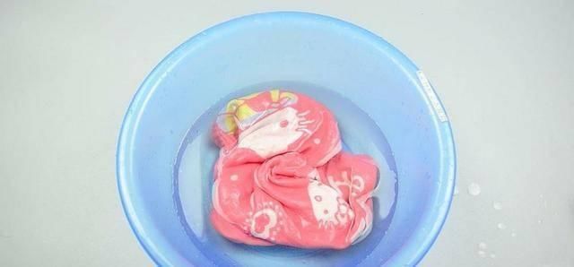 清洗|毛巾脏了,别拿肥皂洗,教你一招洗完都能洁白如新,省力又省心