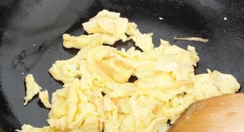 年夜饭上不能少了这道菜,上锅一炒,好吃又好做,营养滋补又暖身