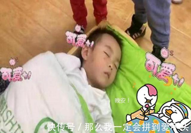 小朋友们|幼儿园“贪睡宝宝”赖床不起,老师同学全员出动,宝宝依旧睡得香