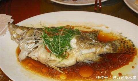 料酒|无论蒸哪种鱼，都别再用料酒去腥，做好3点，鱼肉鲜嫩不腥，好吃