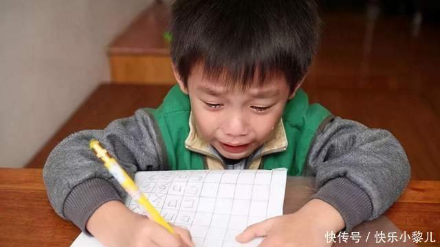 罗字|孩子被罚抄“罗”，妈妈拍照上传后走红网络，网友：这字有灵魂