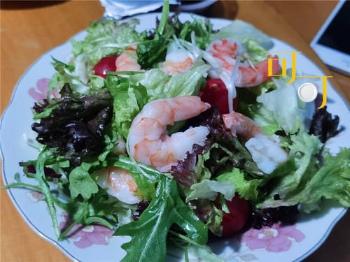 我们去公公婆婆家吃晚饭，老人家做了一桌子的菜，也因为考虑到我们平时爱吃西式的菜