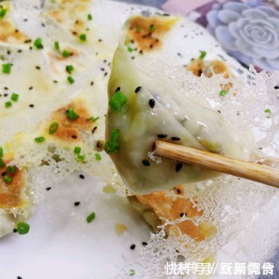 冰花煎馄饨|适合全家的蕾丝冰花煎馄饨，老人小孩都爱吃