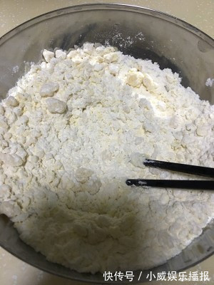 家庭版自制“炸油条”,不用泡打粉,保证个个空心,金黄又酥脆!