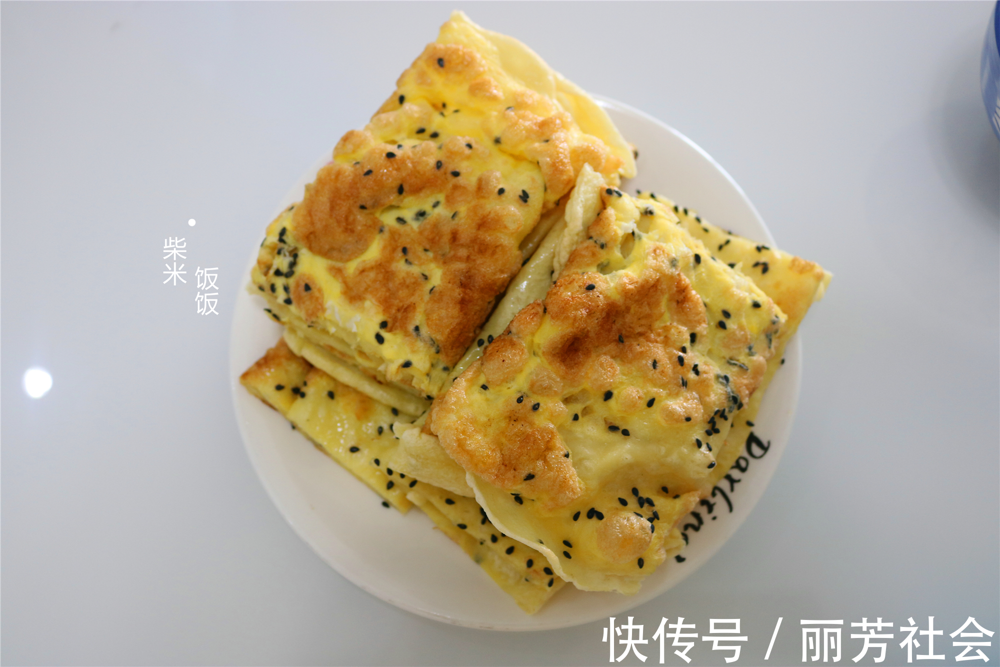 鸡蛋软饼|假期不出门,早餐在家吃,有粥有菜还有饼,做法简单味道好
