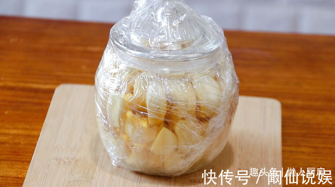 可口|腌腊八蒜，牢记3要3不要，大蒜个个碧绿，汤汁清澈，爽脆可口